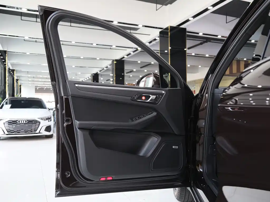 Porsche Macan — миниатюра 5