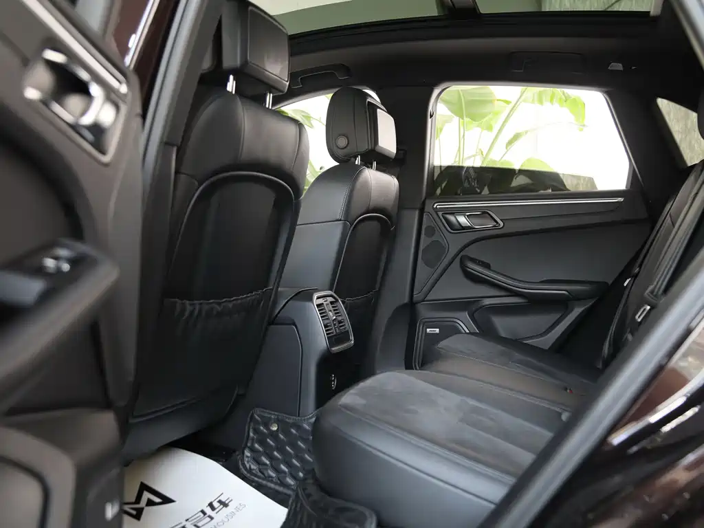 Porsche Macan — миниатюра 16