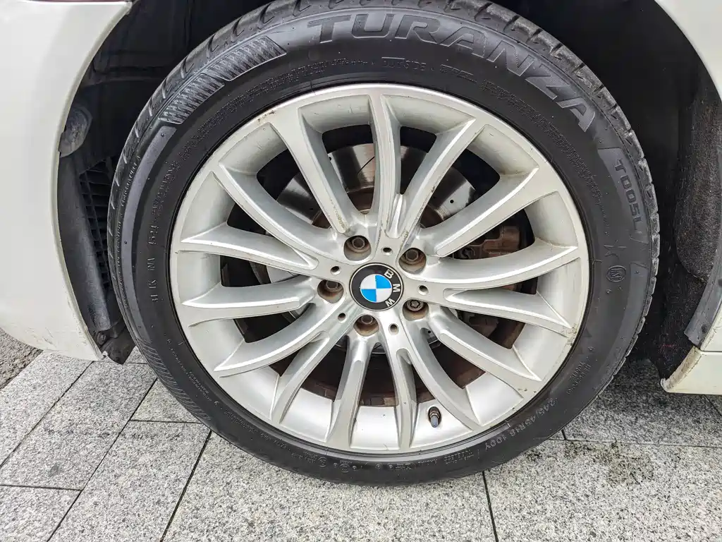 BMW 5 Series — миниатюра 5
