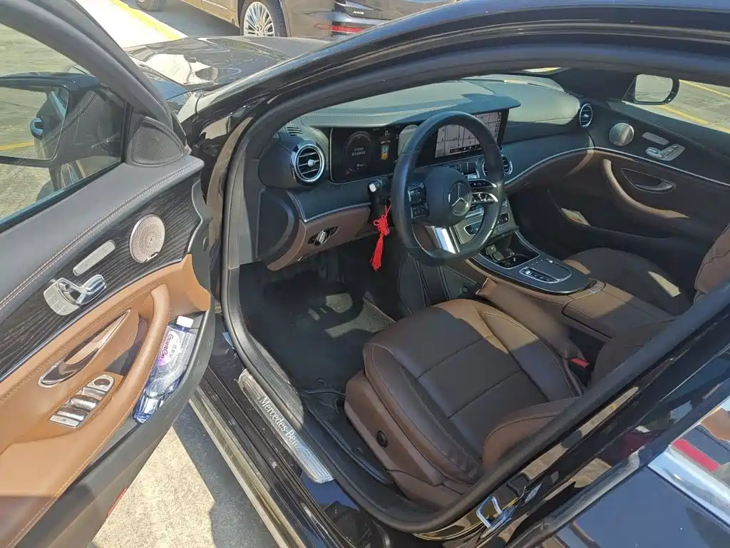 Mercedes-Benz E-Class — миниатюра 17