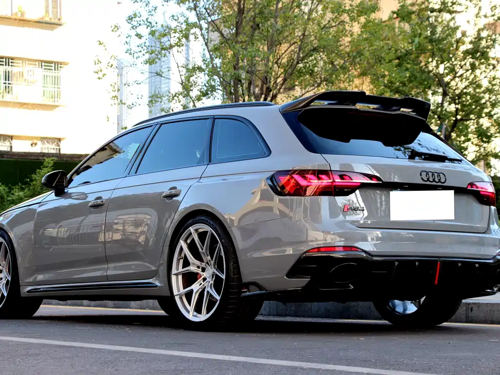 AUDI RS 4