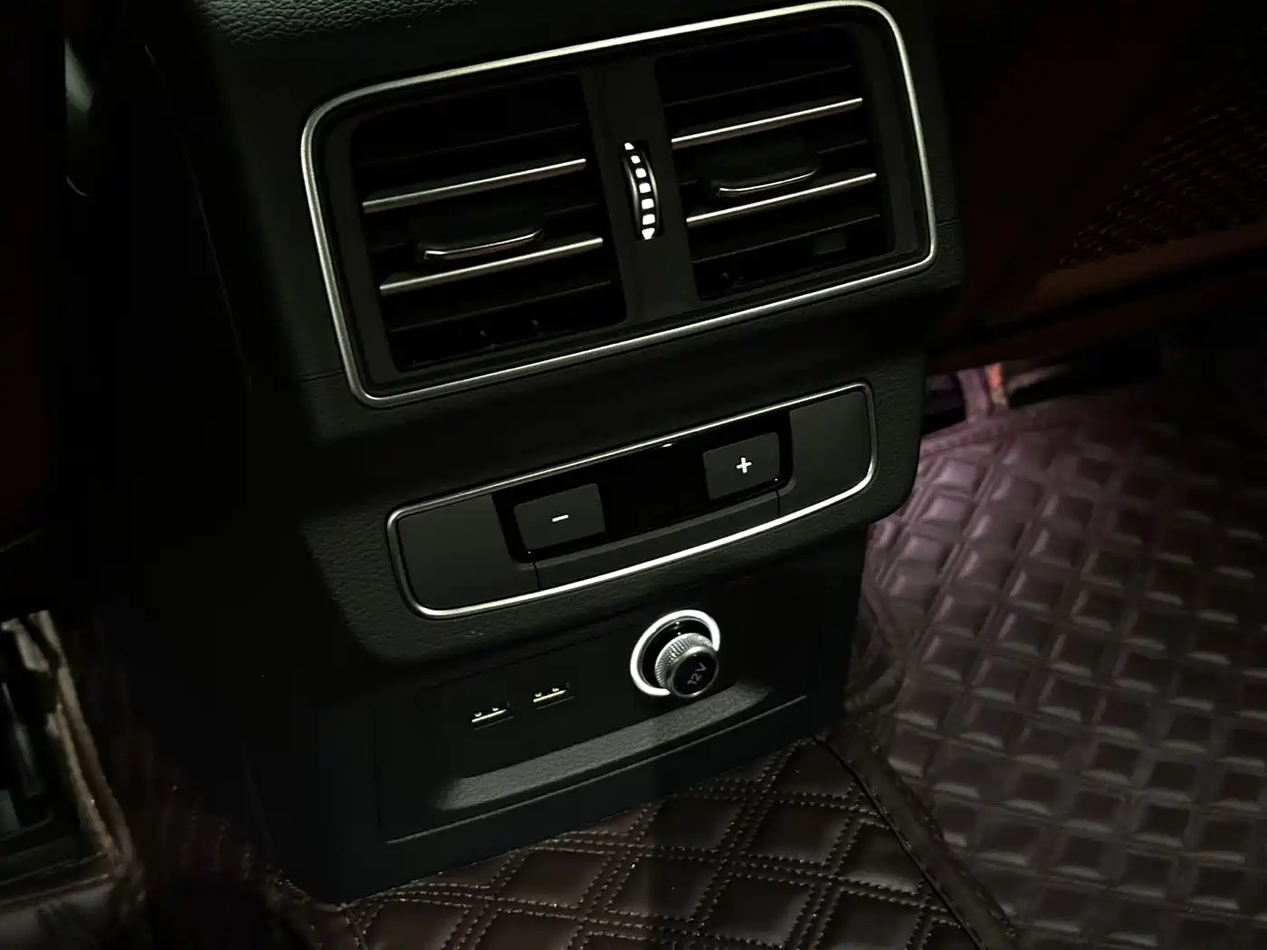 Audi Q5L id 4589484 из Китая 14