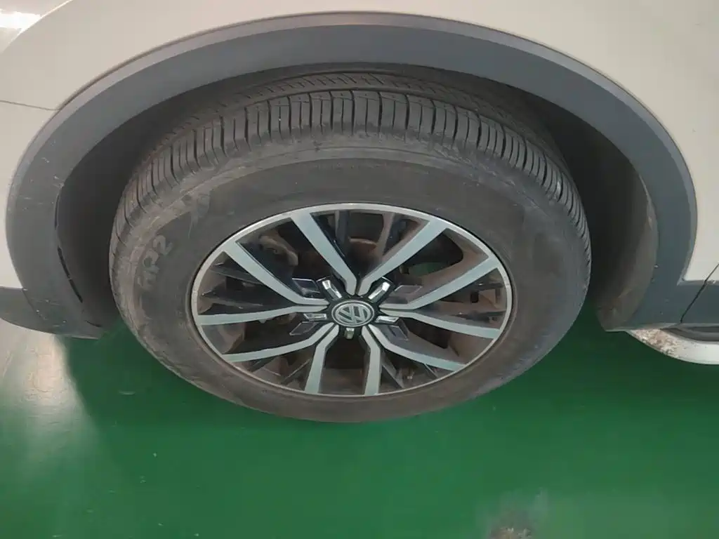 Volkswagen Tiguan L — миниатюра 23