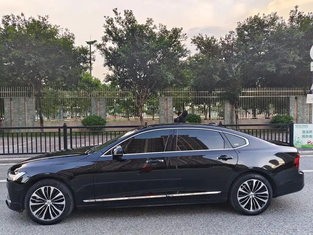Volvo S90 2023 T8 Luxury
