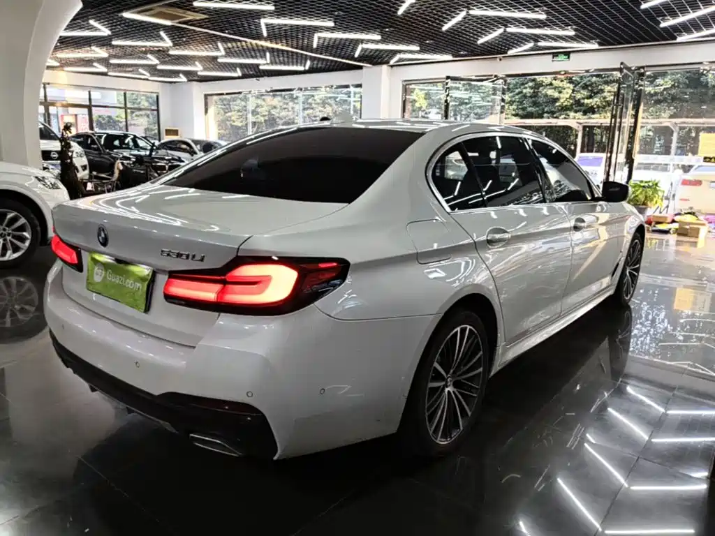 BMW 5 Series — миниатюра 7