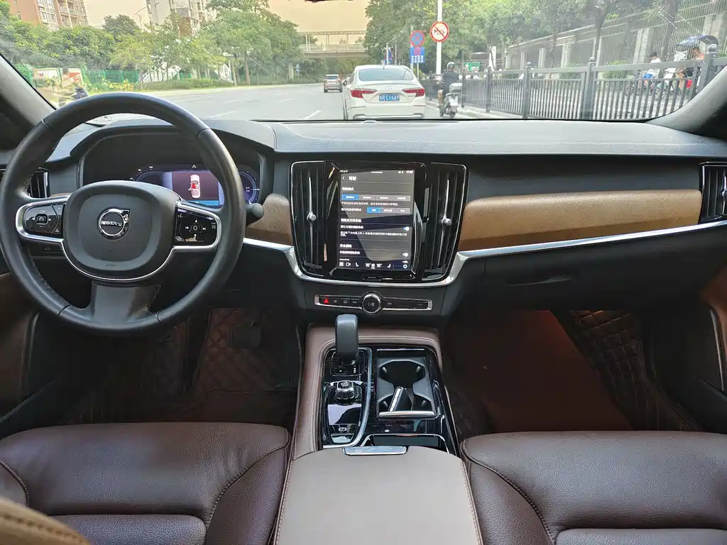 Volvo S90 2023 T8 Luxury