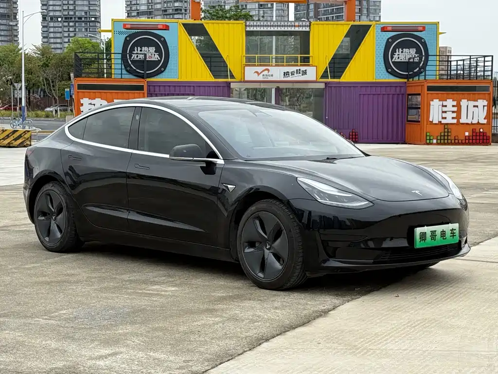 TESLA MODEL 3