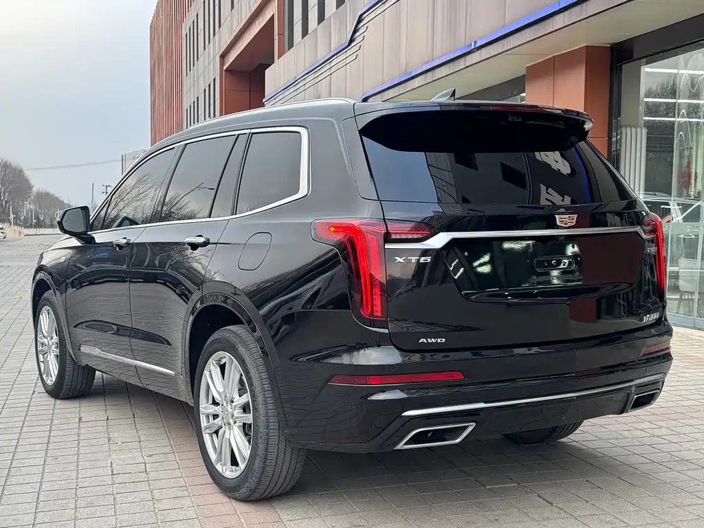 CADILLAC XT6