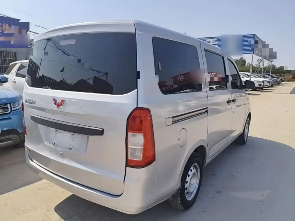 Wuling Rongguang V — миниатюра 7
