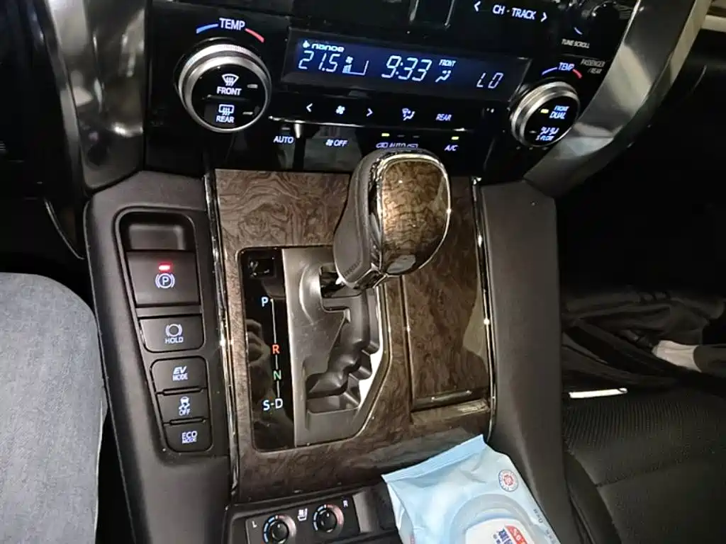 Toyota Vellfire — миниатюра 14