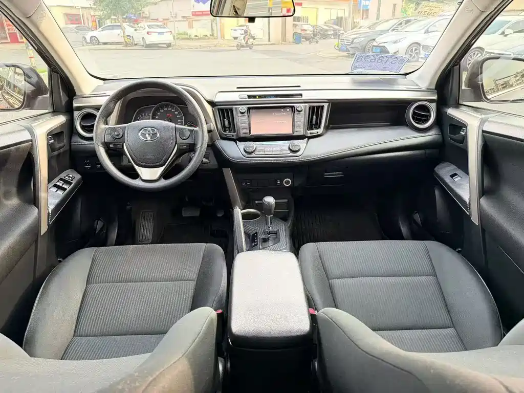 Toyota RAV4 — миниатюра 6
