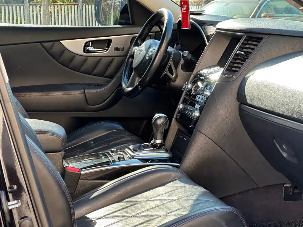 Infiniti FX — миниатюра 8