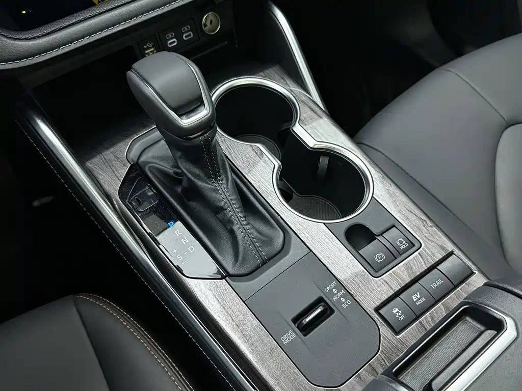 Toyota Crown Kluger — миниатюра 18