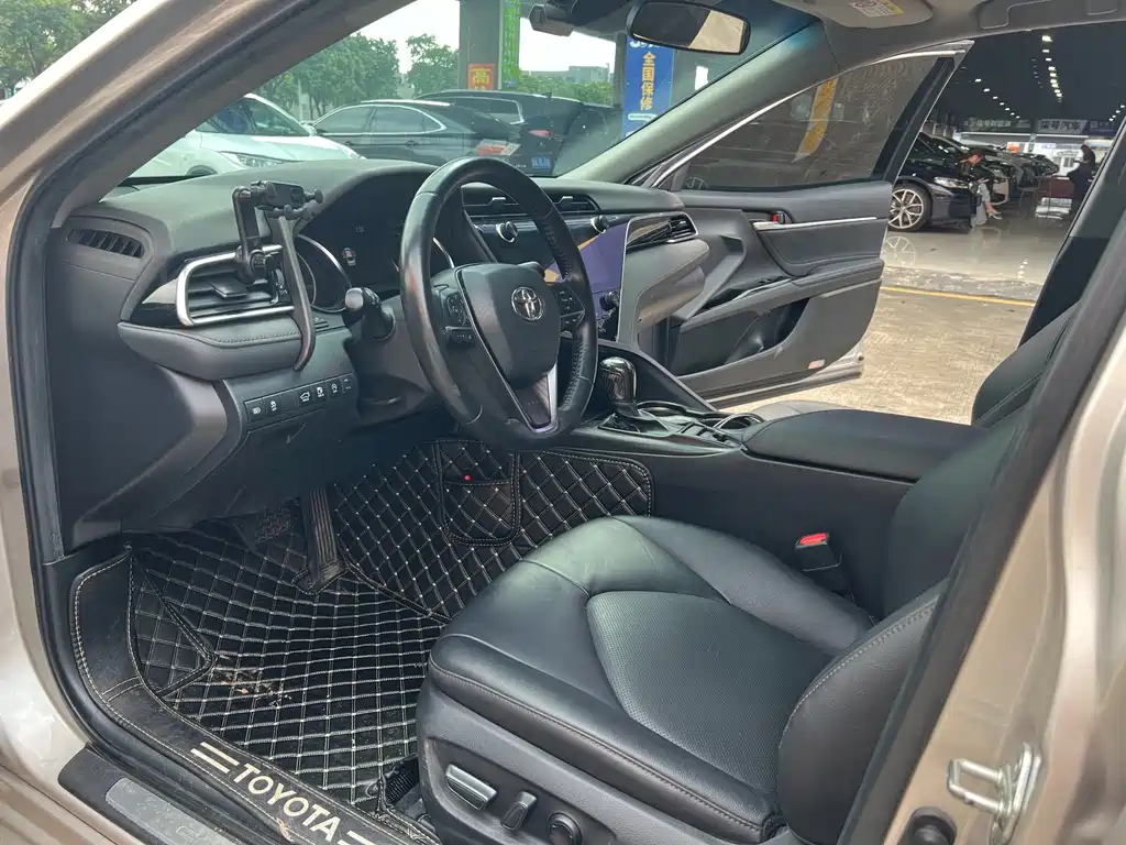 Toyota Camry — миниатюра 3