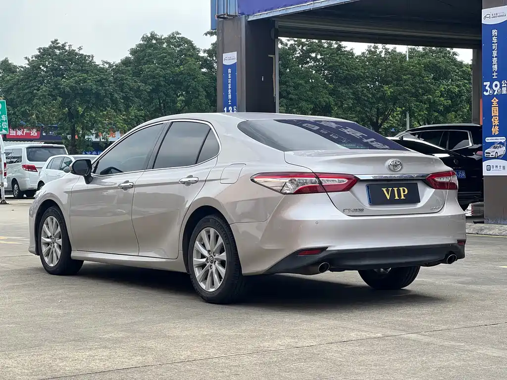 Toyota Camry — миниатюра 19