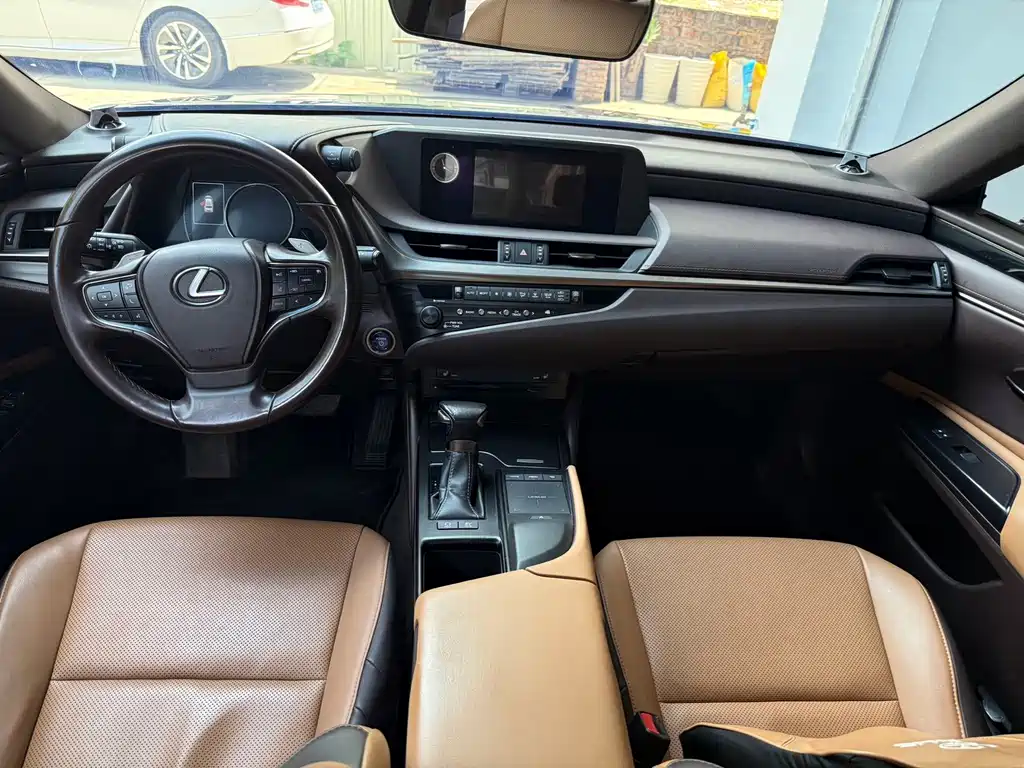 Lexus ES — миниатюра 12
