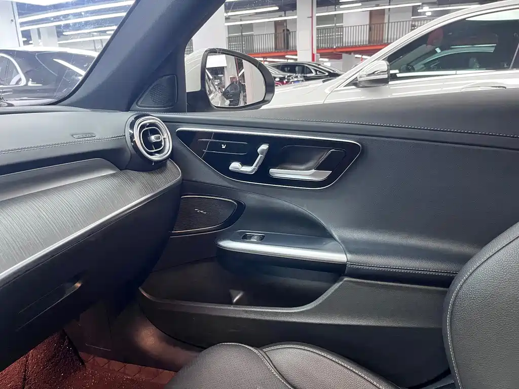 Mercedes-Benz C-Class — миниатюра 7