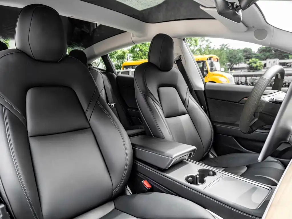 Tesla Model 3 — миниатюра 10