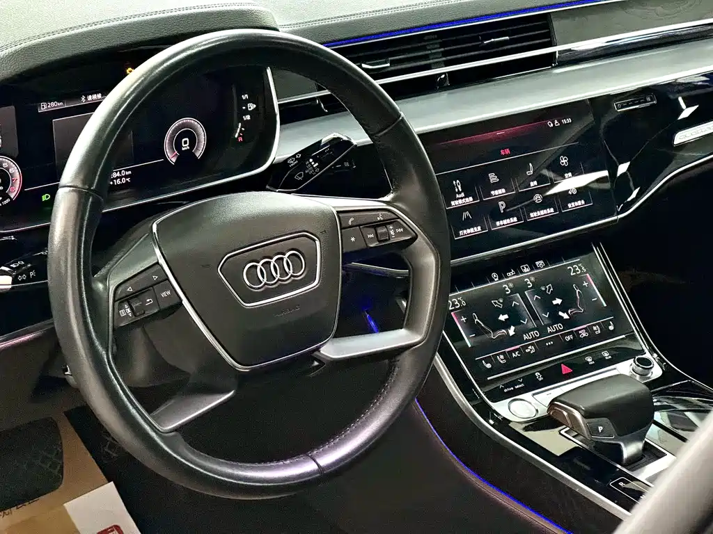 AUDI A8