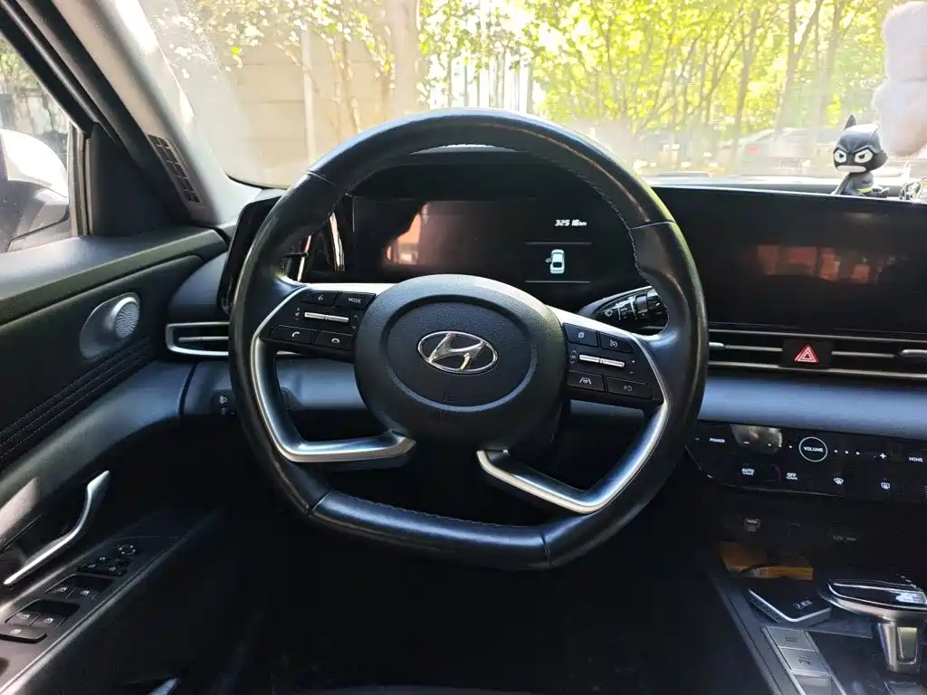 Hyundai Elantra — миниатюра 6