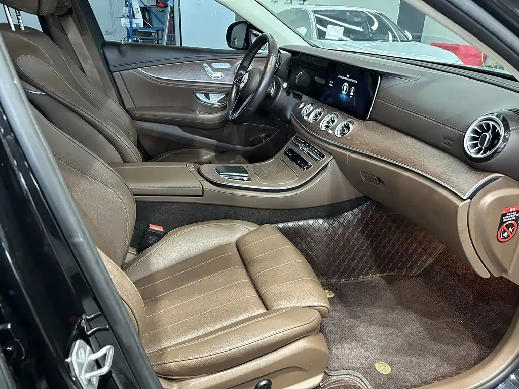 Mercedes-Benz E-Class — миниатюра 9