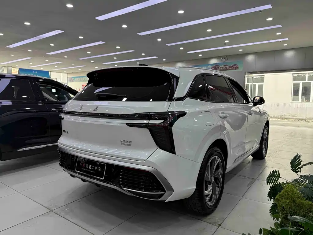 Hongqi Hongqi HS3 PHEV — миниатюра 10