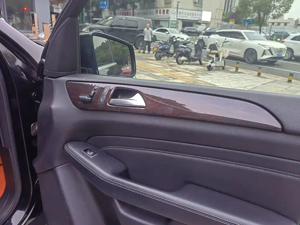 Mercedes-Benz M-Class — миниатюра 15