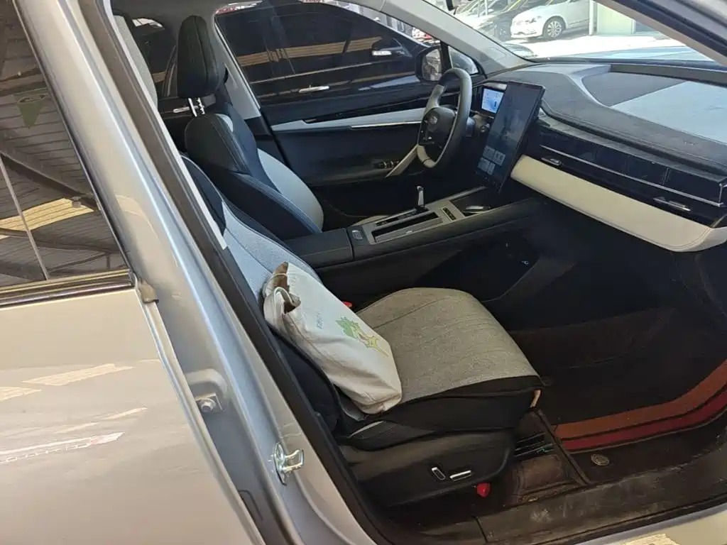 Geely Boyue L — миниатюра 25