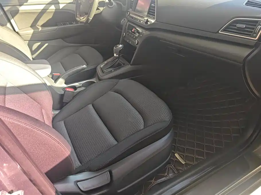 Hyundai Elantra — миниатюра 8