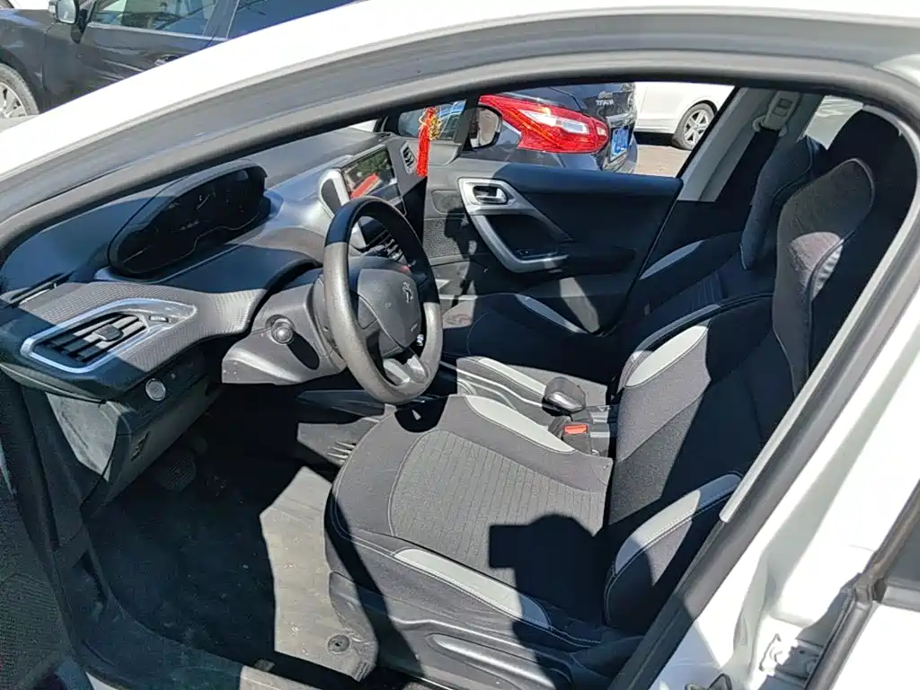 Peugeot 2008 — миниатюра 15