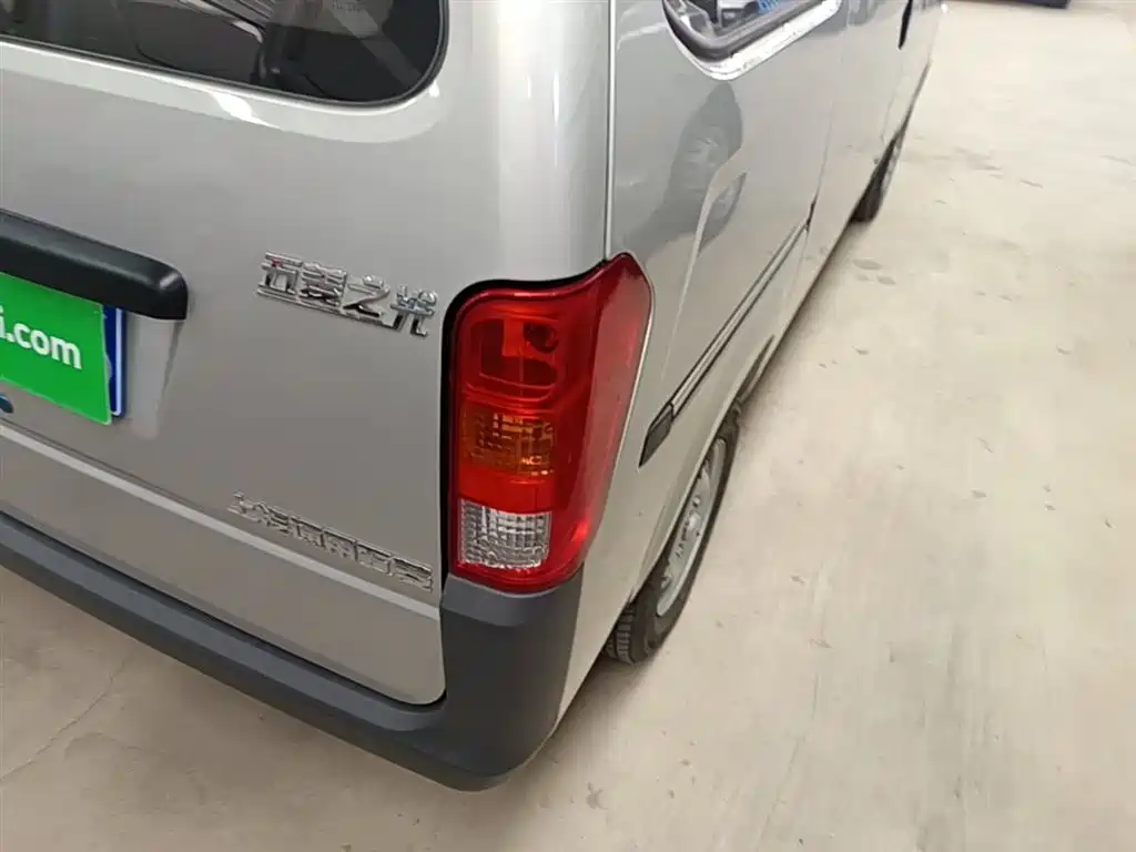 Wuling Sunshine 2023 1.5L 5/7 мест