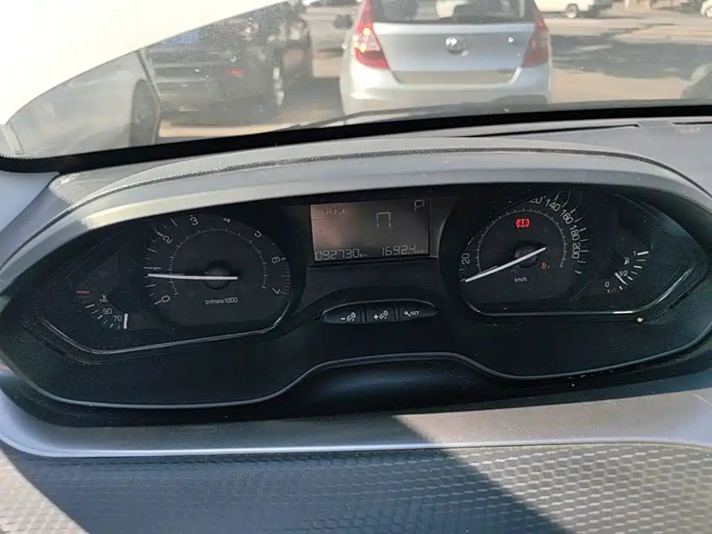 Peugeot 2008 — миниатюра 12