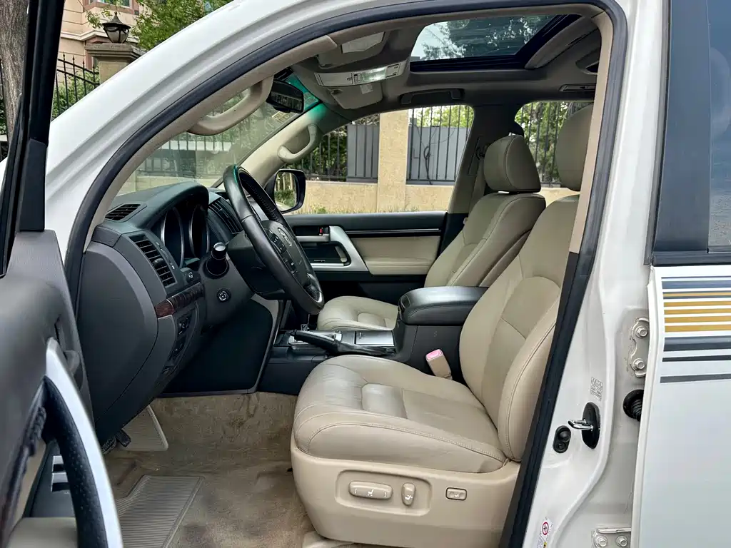 Toyota Land Cruiser 2010 4.7L AT VX