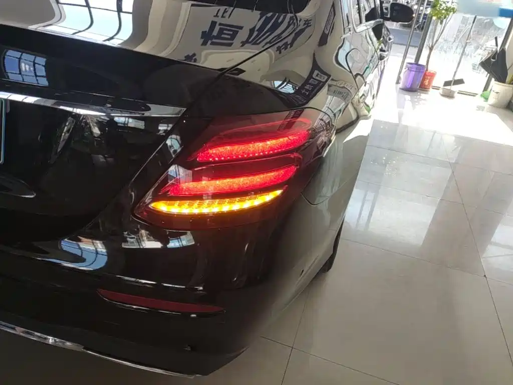 Mercedes-Benz E-Class — миниатюра 8