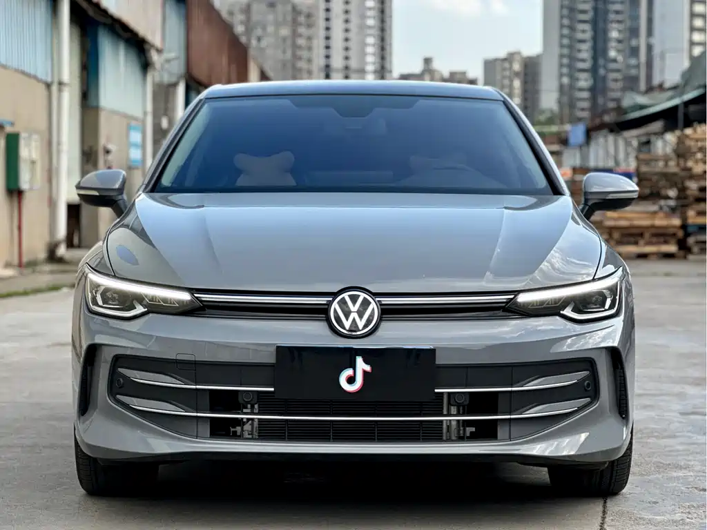 Volkswagen Golf 2026 300TSI Pro