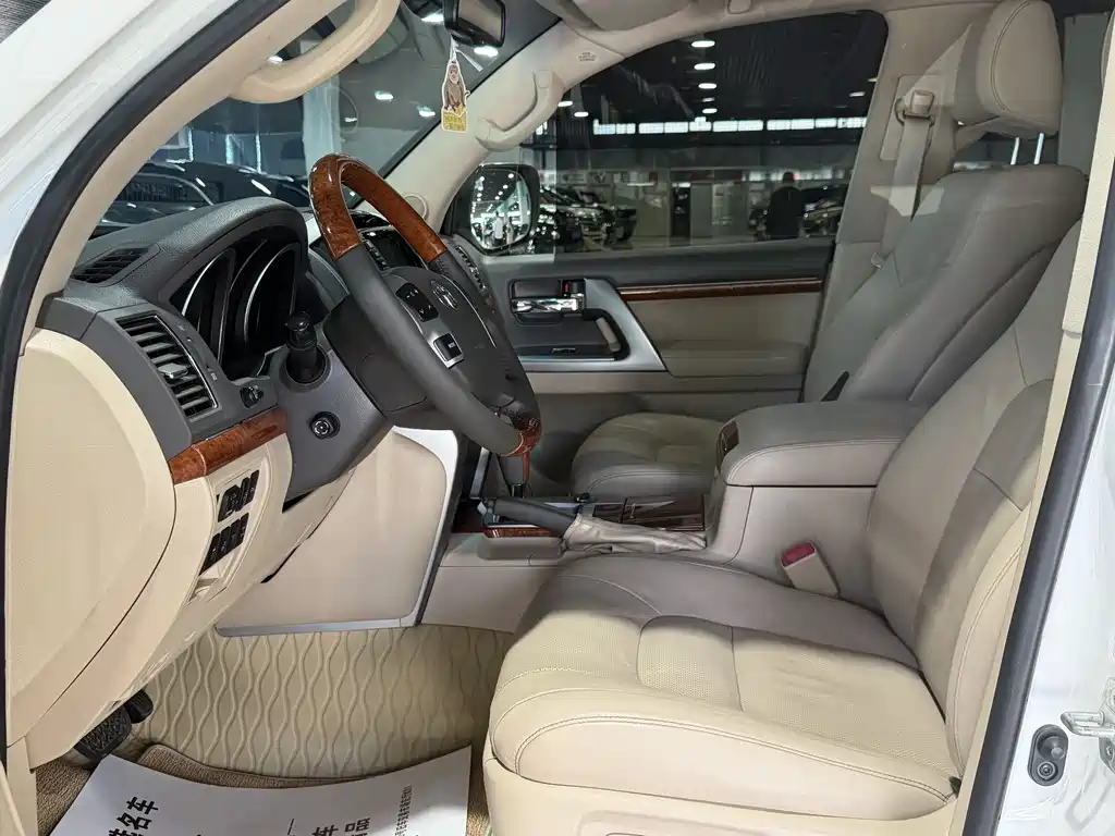 Toyota Land Cruiser 2012 4.6L AT VX-R