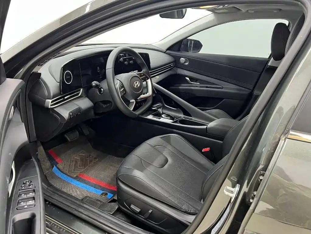 Hyundai Elantra — миниатюра 10