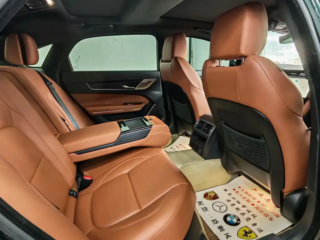 Jaguar XFL — миниатюра 10