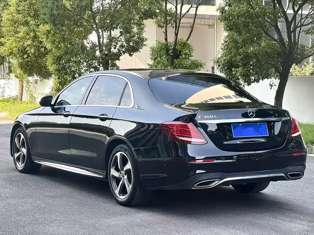 Mercedes-Benz E-Class — миниатюра 4