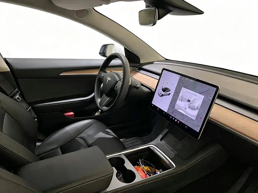 Tesla Model 3 — миниатюра 6