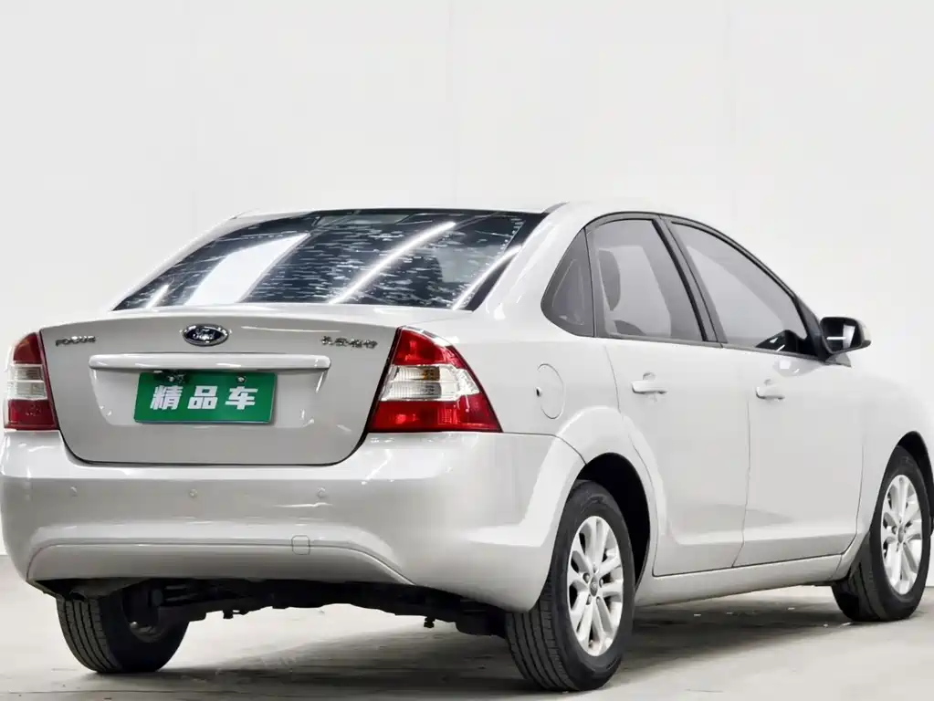 Ford Focus 2013 1.8L AT
