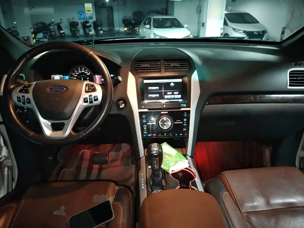 Ford Explorer (Import) — миниатюра 5