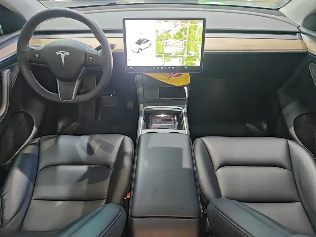 Tesla Model Y — миниатюра 13