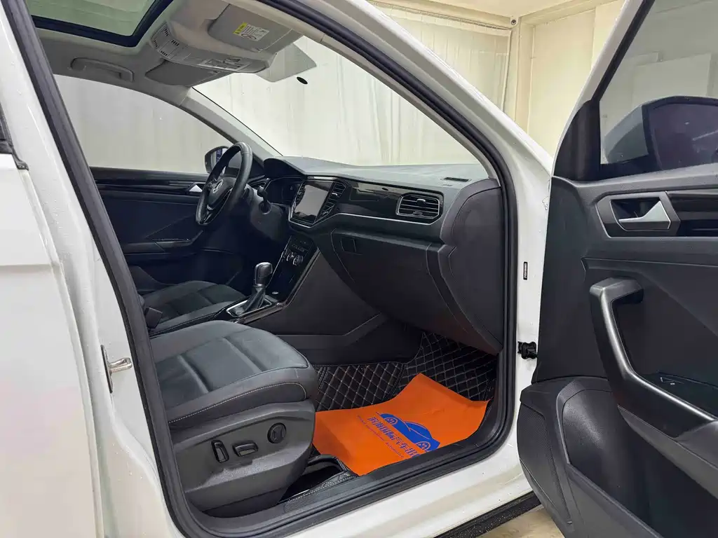 Volkswagen T-Roc 2022 280TSI DSG PLUS