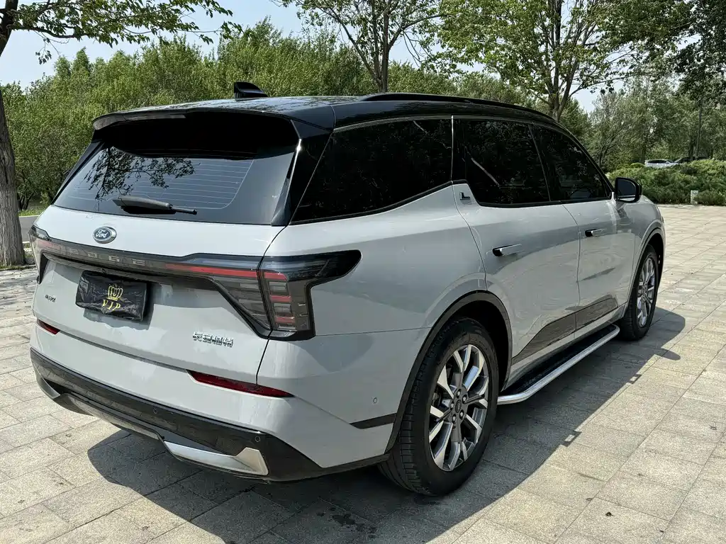 Ford Edge 2023 L 2.0T EcoBoost мест