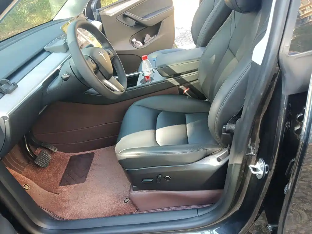 Tesla Model Y — миниатюра 16