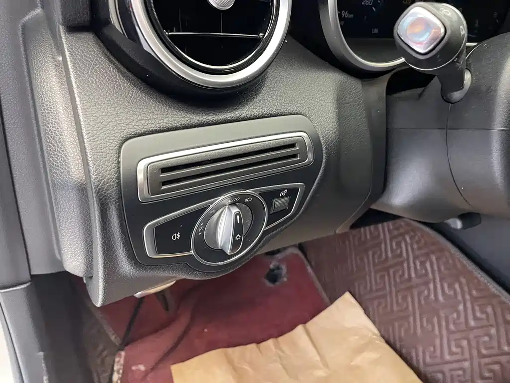 Mercedes-Benz C-Class — миниатюра 7