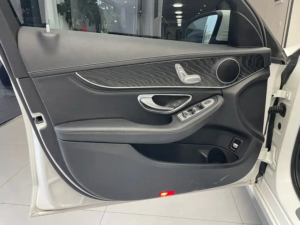 Mercedes-Benz C-Class — миниатюра 6