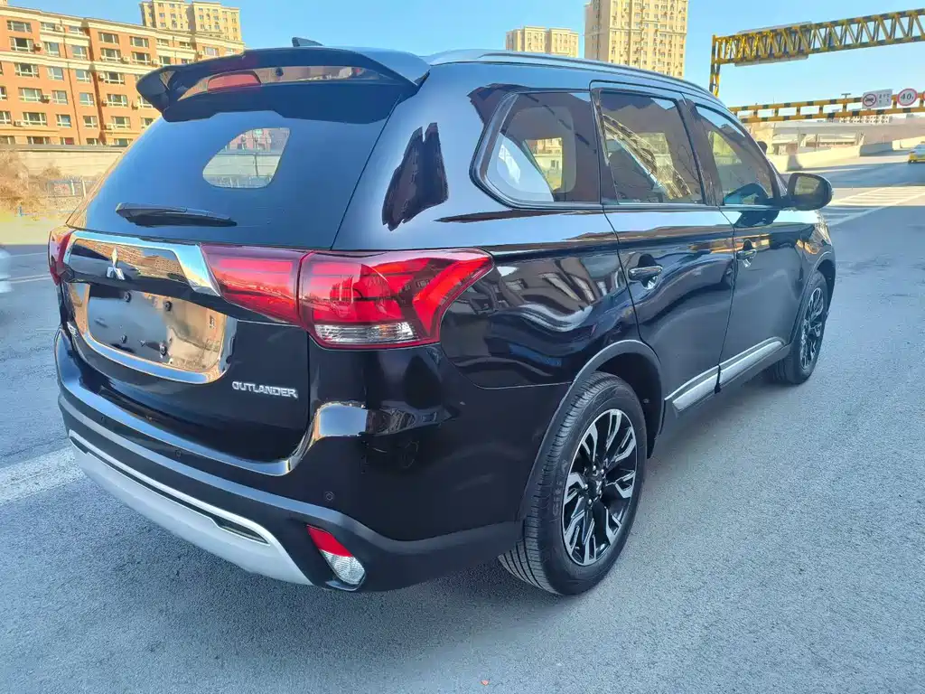 Mitsubishi Outlander — миниатюра 9