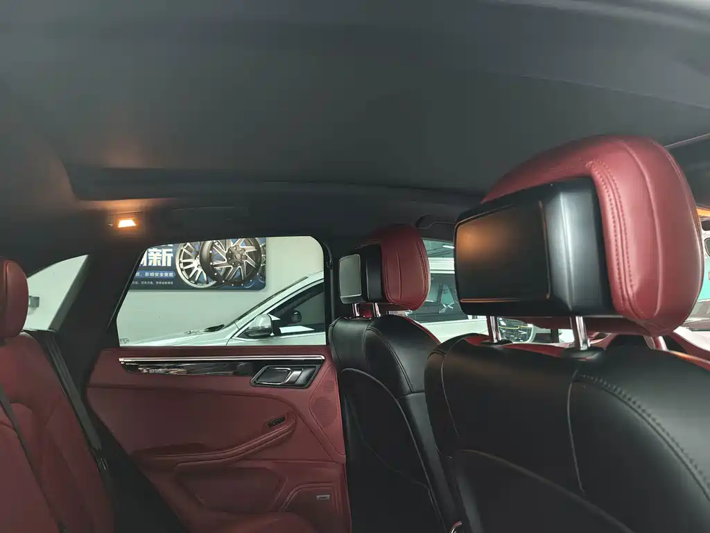 Porsche Macan — миниатюра 12
